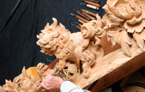 木彫りの里で本物の木彫体験
