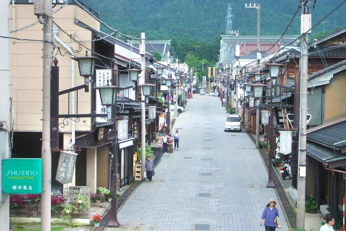 井波の八日町通り